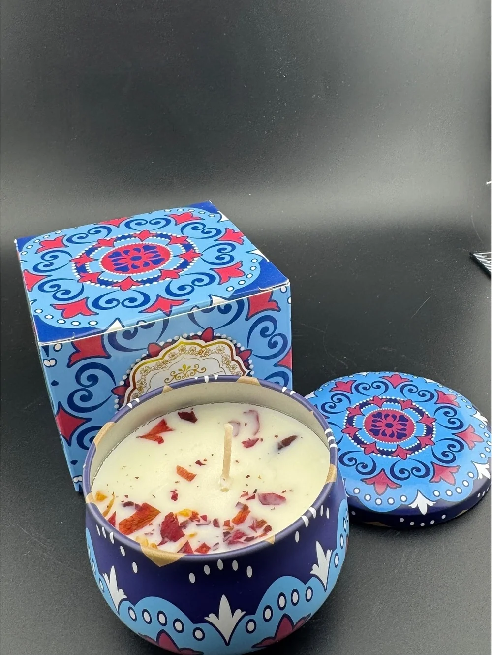 Rime Scented Soy Candle in Decorative Tin with Floral Note